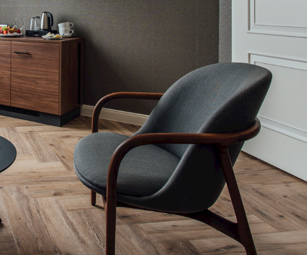 Artisan Neva Lounge Chair Trimmed - Valnød - Sort Zenith Læder